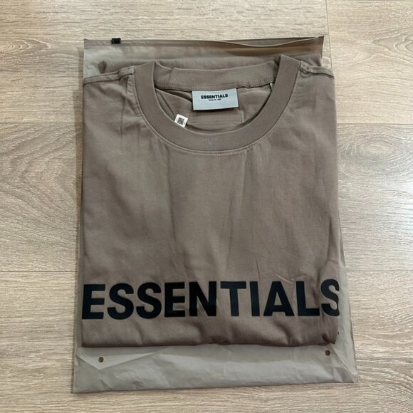 FW20 Essentials Fear of God - Boxy T-Shirt Applique Logo (Taupe) Size L - Picture 1 of 2